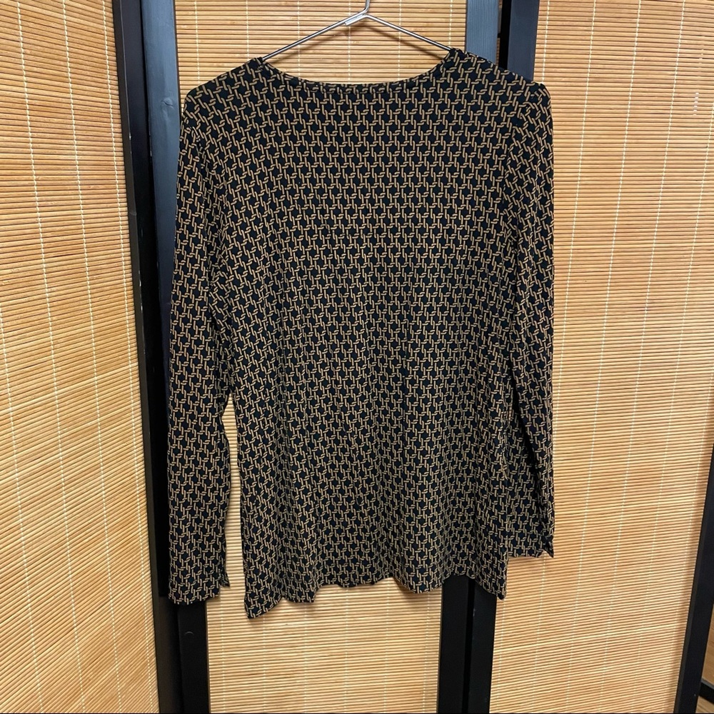 Geometric-Print Layering Tee - Picture 5 of 9